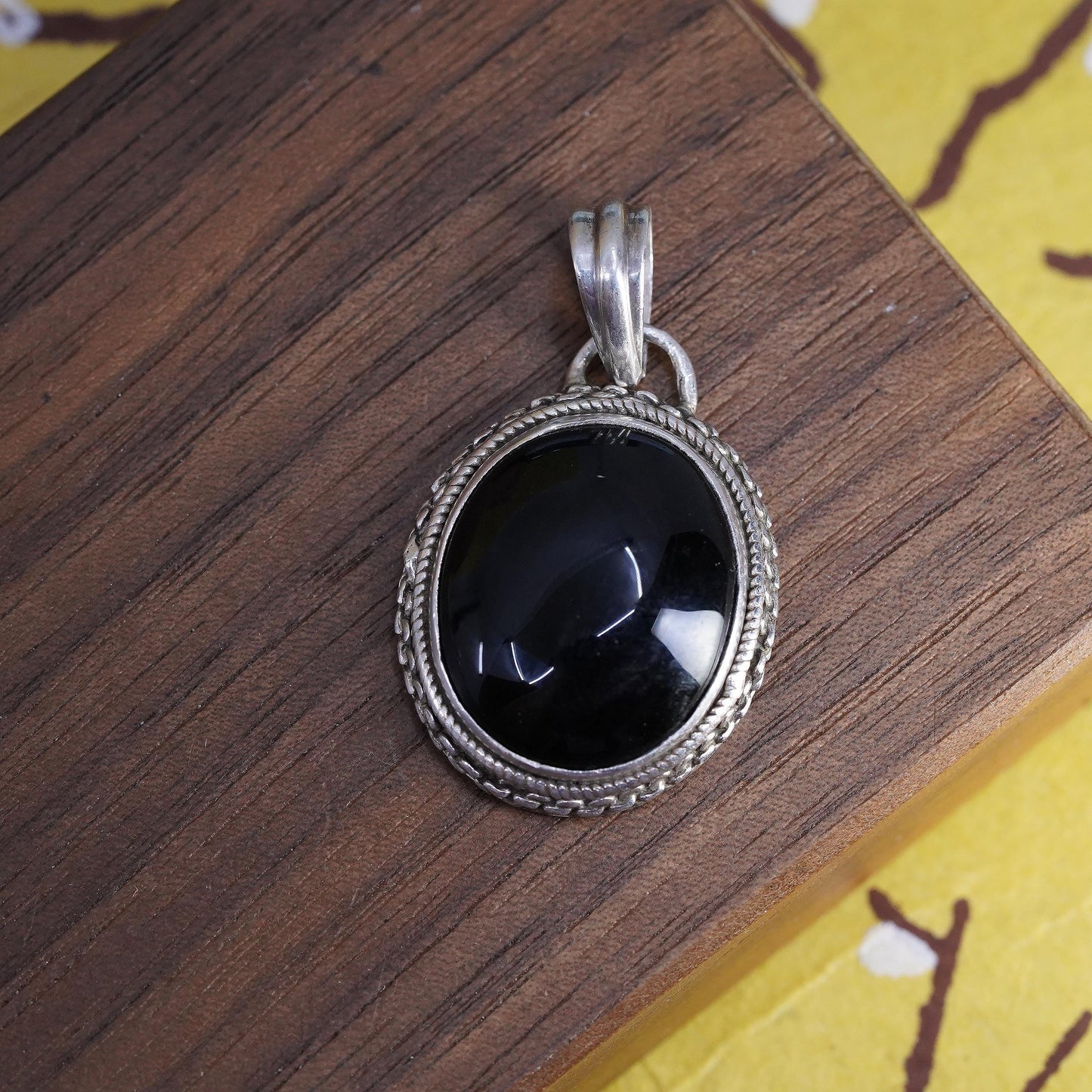 Vintage Mexican Sterling 925 silver handmade pendant with oval onyx and cable