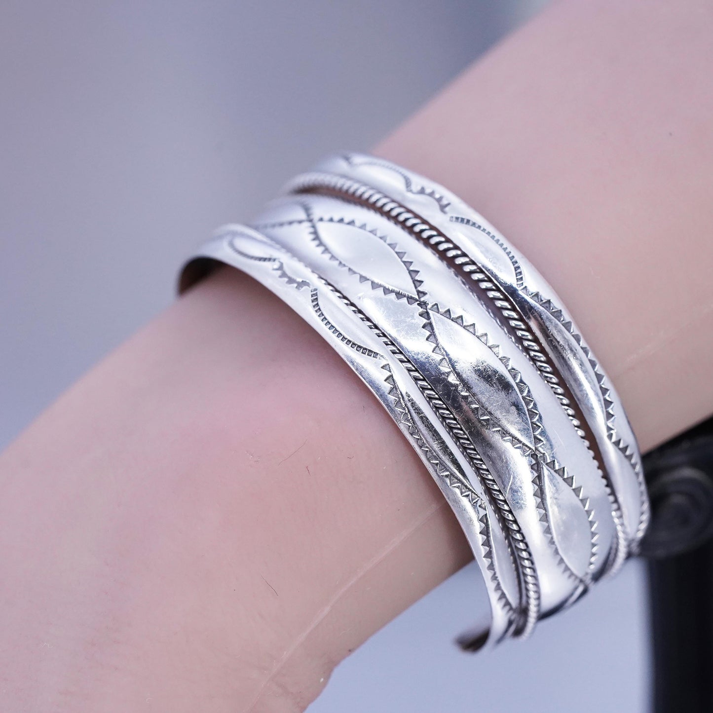 7.25”, Native American Tahe Navajo Sterling 925 silver bracelet, rocker cuff