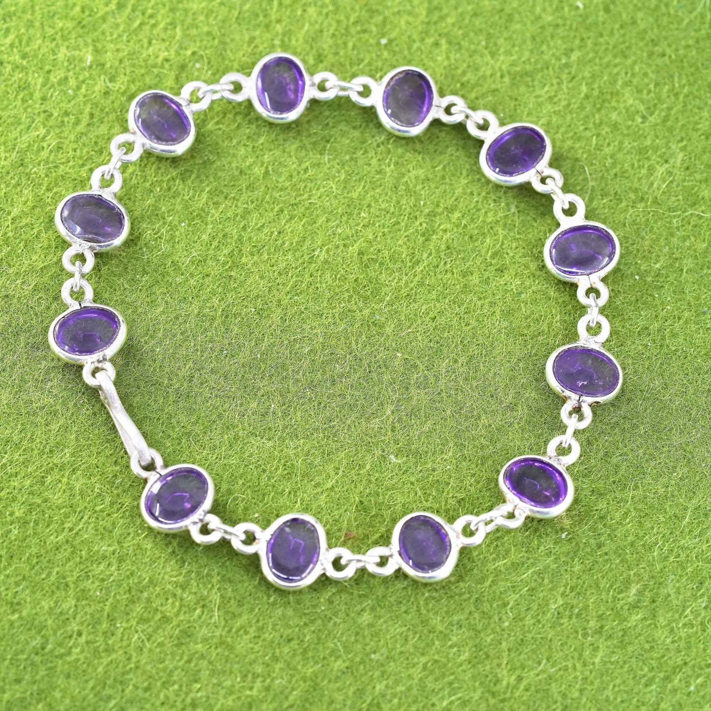 8", Sterling silver bracelet, 925 chain with oval amethyst and toggle closure