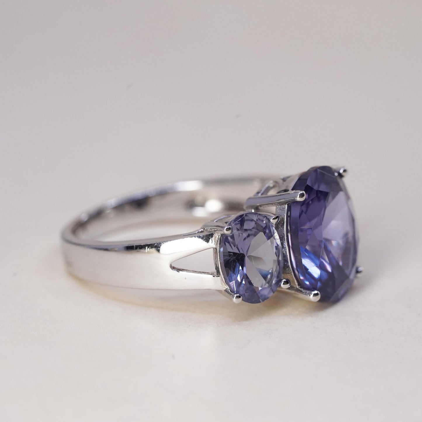 Size 9.25, Vintage sterling 925 silver handmade ring with oval amethyst