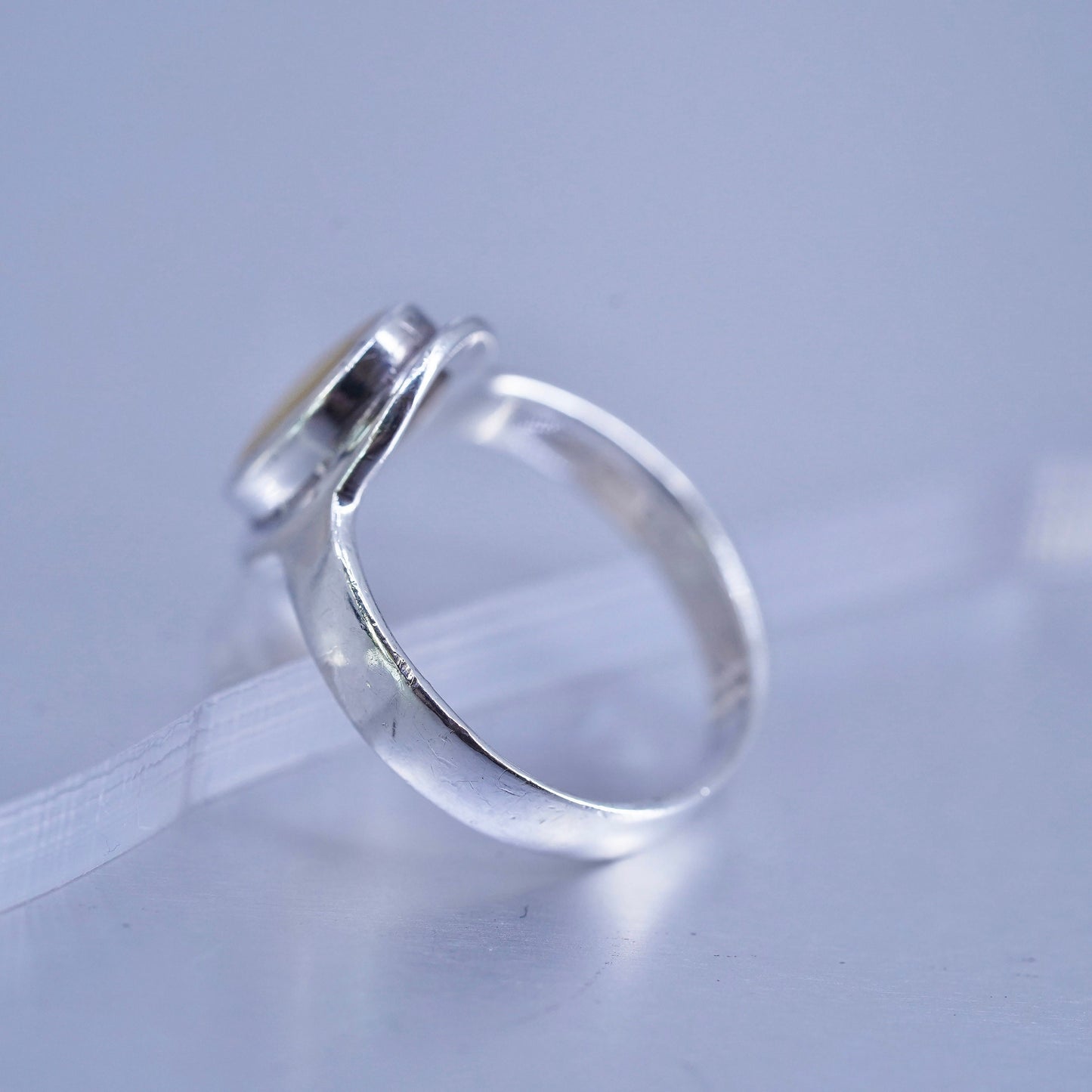Size 6, Native American navajo Sterling 925 silver ring white mother of pearl