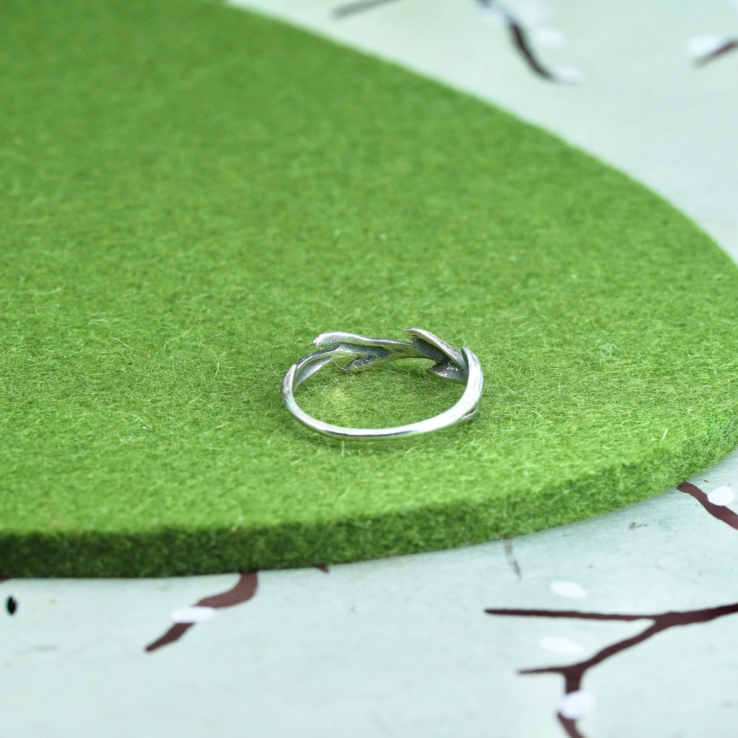Size 8, Sterling silver handmade ring, stackable 925 leaf band