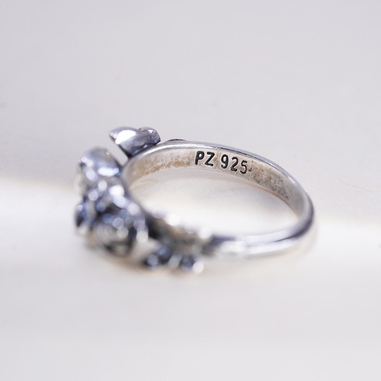 Size 6.25, VTG Israel Pz Or Paz Sterling silver ring, 925 flower stackable band