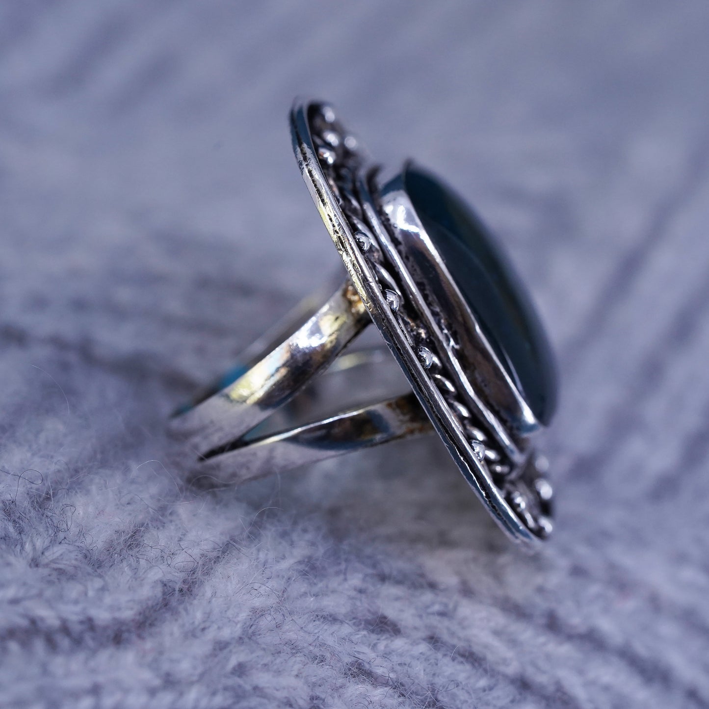Size 5.25, VTG Mexico Sterling 925 silver handmade ring with blue foiled glass