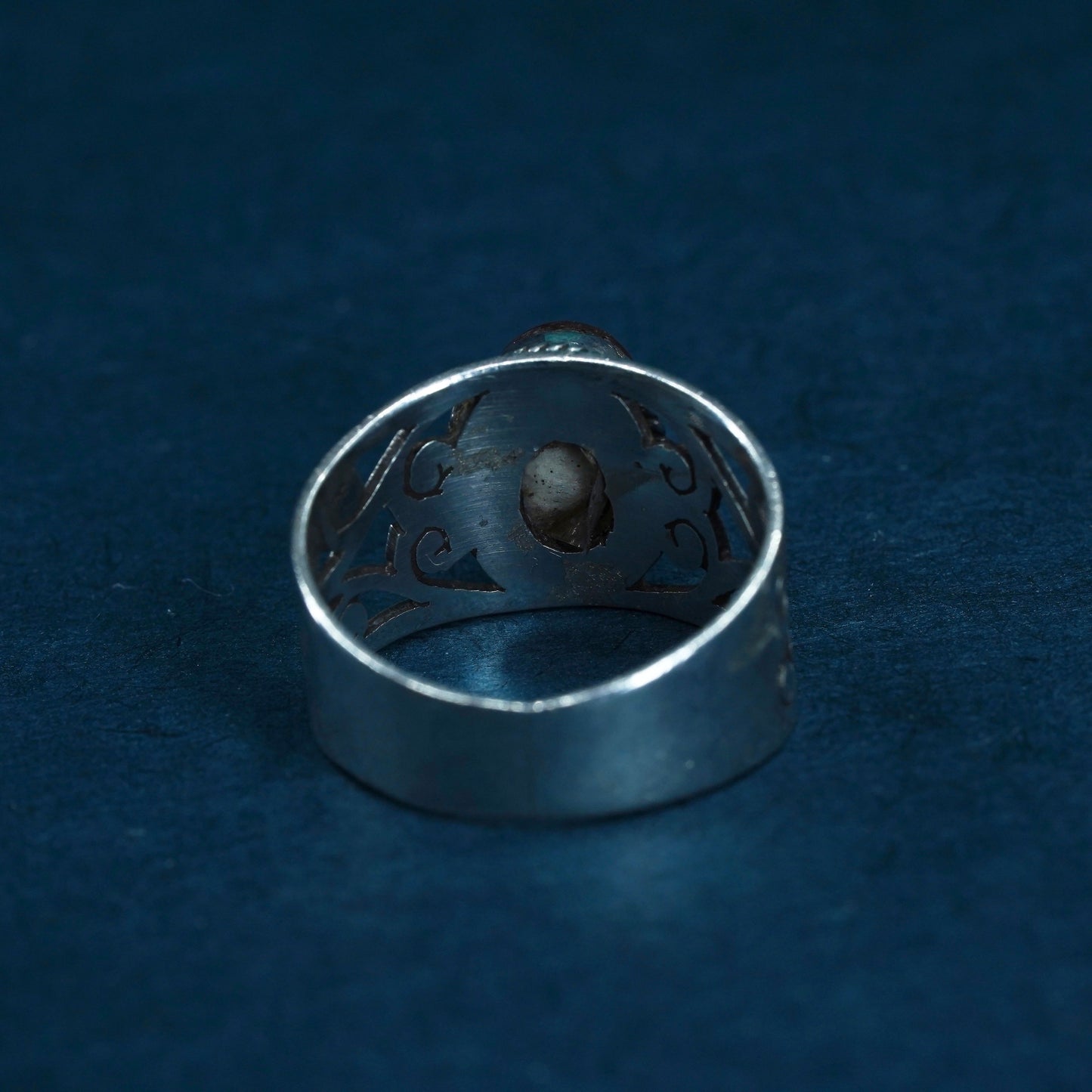 Size 7.5, vintage Sterling Silver 925 handmade ring with oval Carnelian swirly