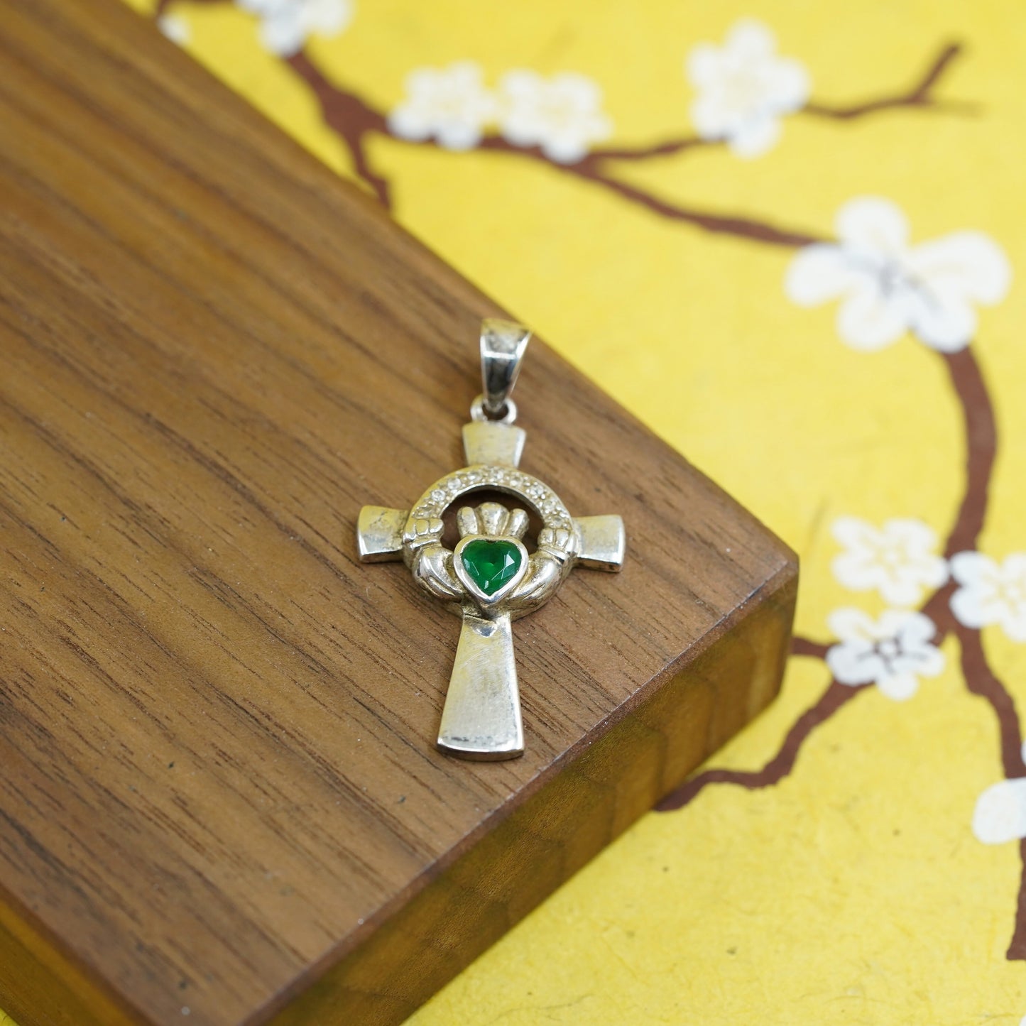 Ireland sterling silver claddagh pendant, holding heart 925 cross with peridot