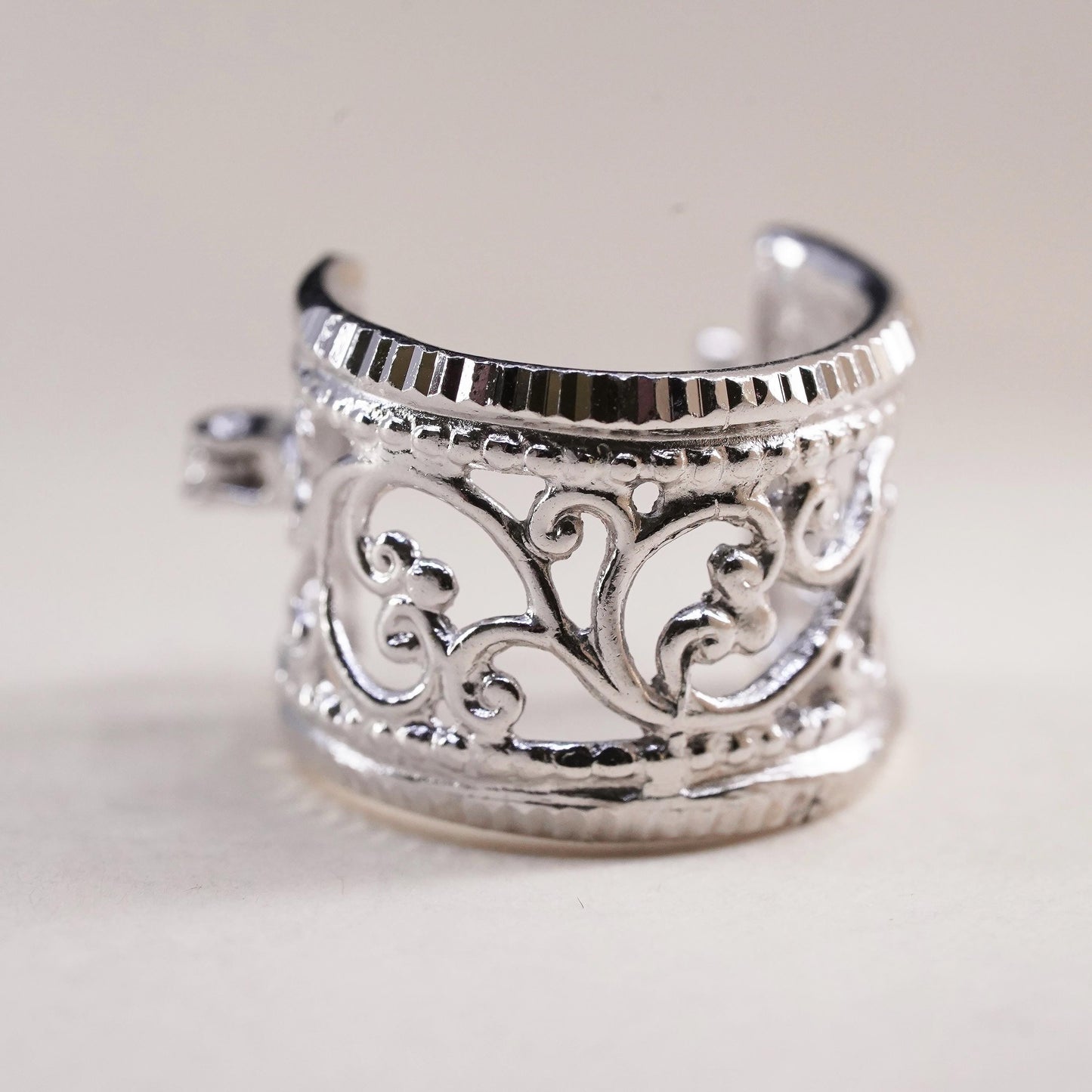 Vintage 925 Sterling Silver Filigree Open Hoop Huggie Post Single 1 earring