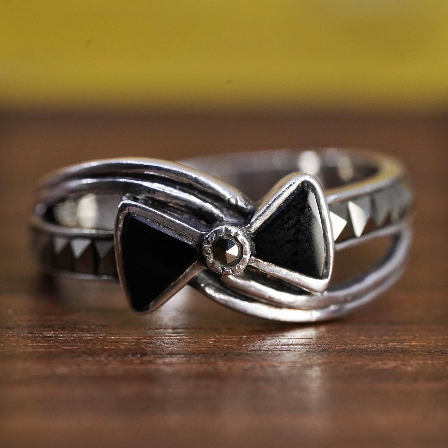Size 7, vintage Sterling 925 silver handmade ribbon bow tie ring with oval onyx