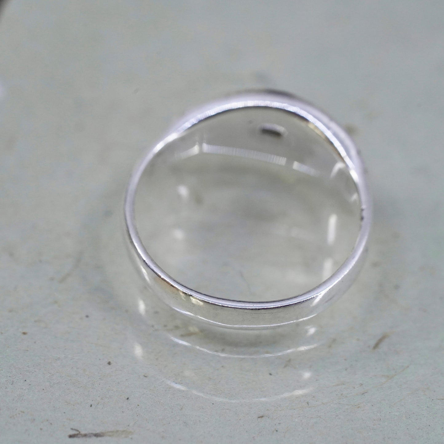 Size 7, Vintage Irish sterling silver claddagh ring, holding heart 925 band