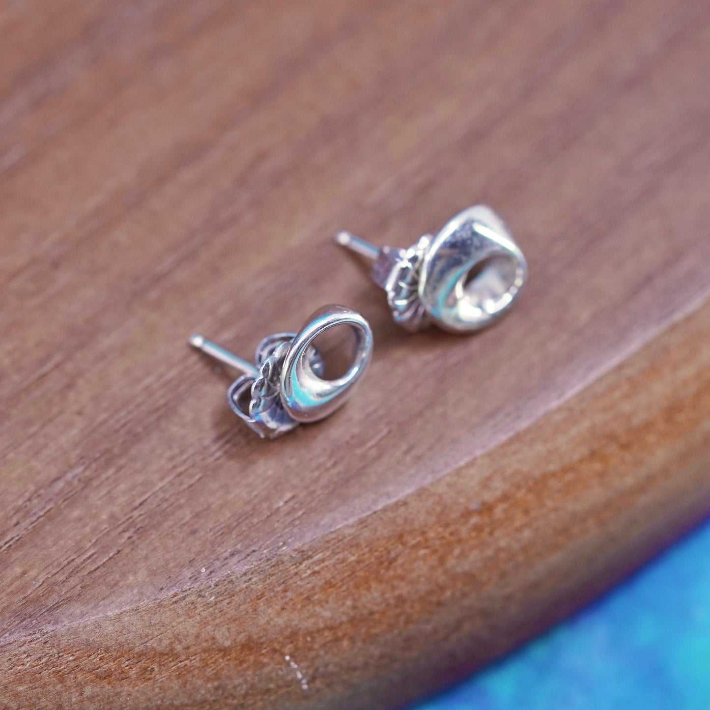 2g, vintage solid 14K white gold infinity loop studs earrings