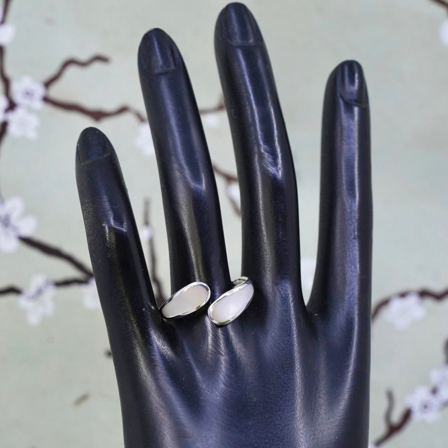 Size 10, Vintage sterling silver ring, 925 wrap band with mother of pearl inlay