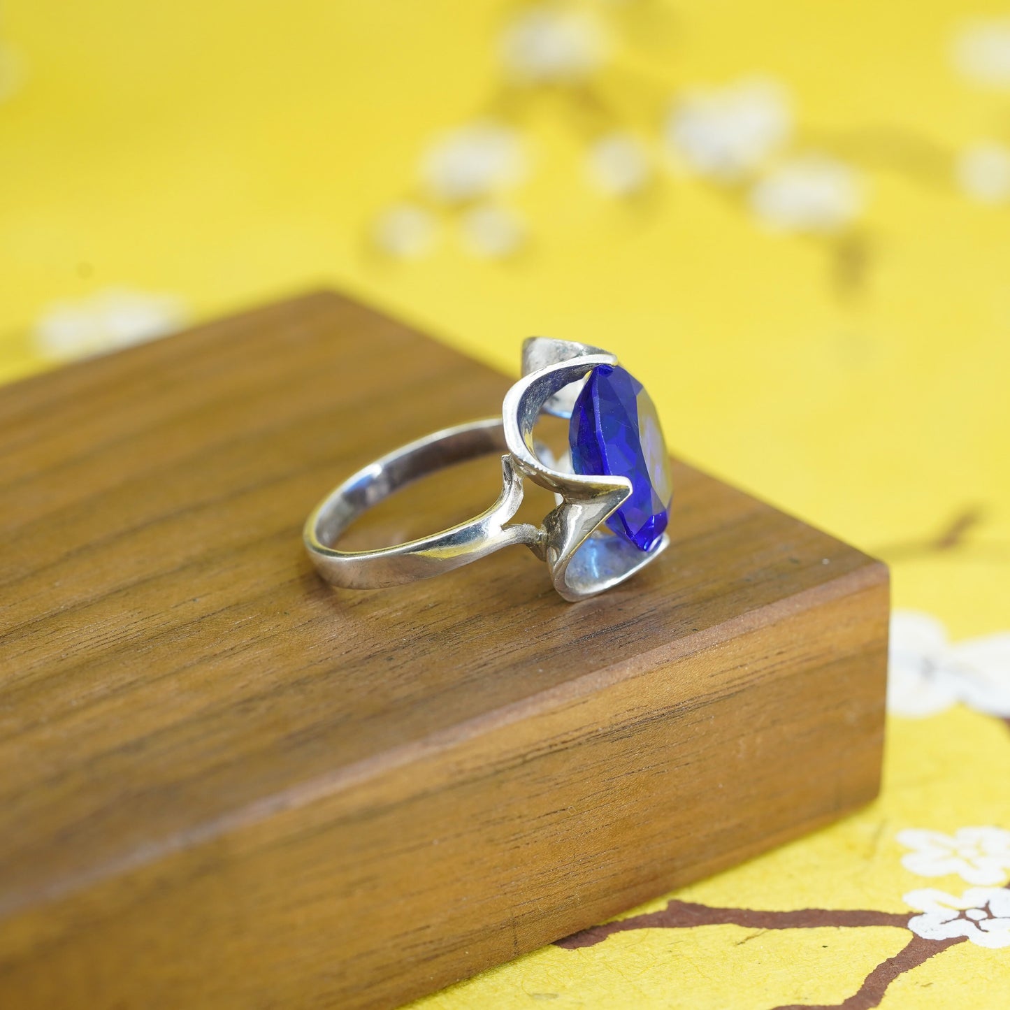 Size 7.5, Vintage Sterling 925 silver handmade flower crown ring blue quartz