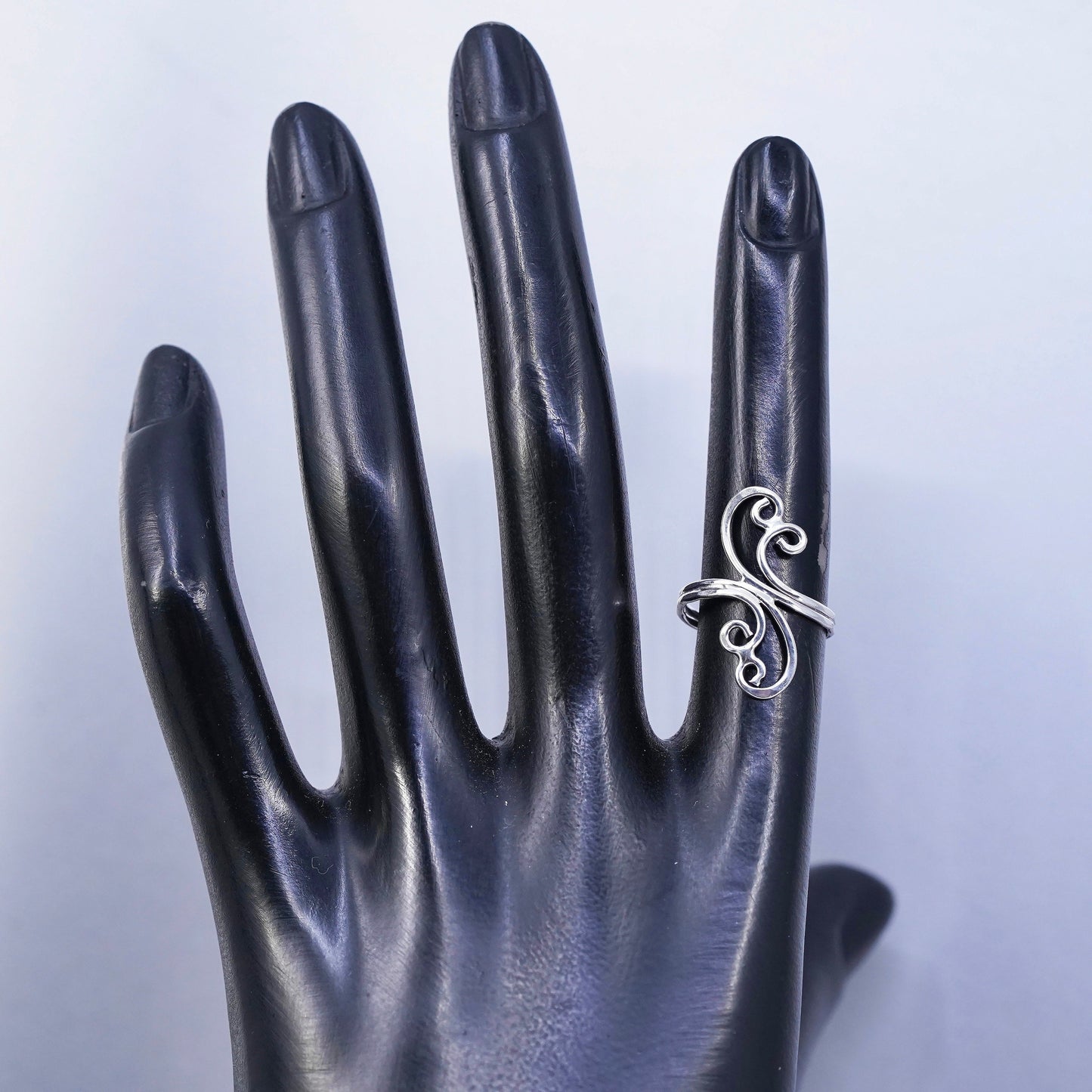 Size 4.5, vintage Sterling 925 silver handmade ring, swirly band