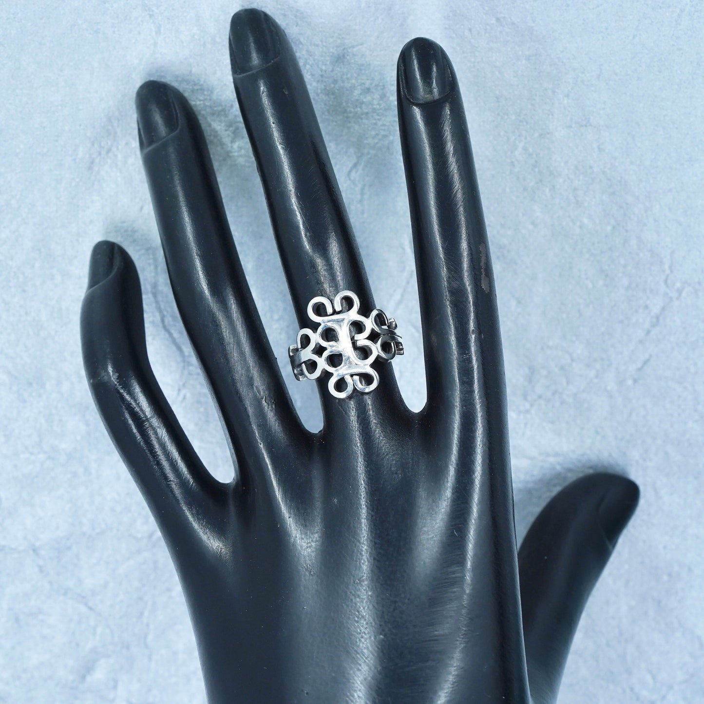 Size 6, vintage southwestern Sterling 925 silver handmade ring, swirly band