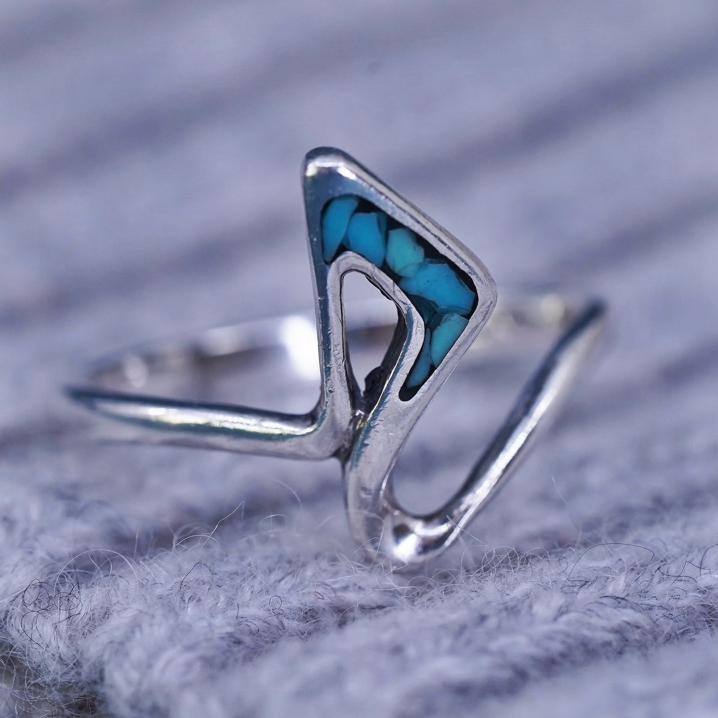Size 7, Native American sterling silver handmade ring, 925 wavy band turquoise