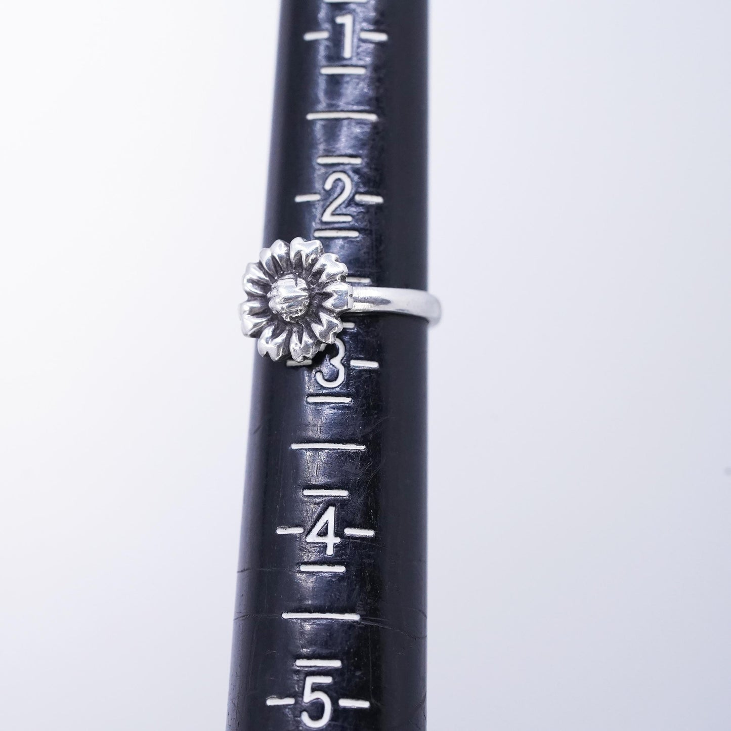 Size 2.5, vintage southwestern Sterling 925 silver ring, sunflower flower band