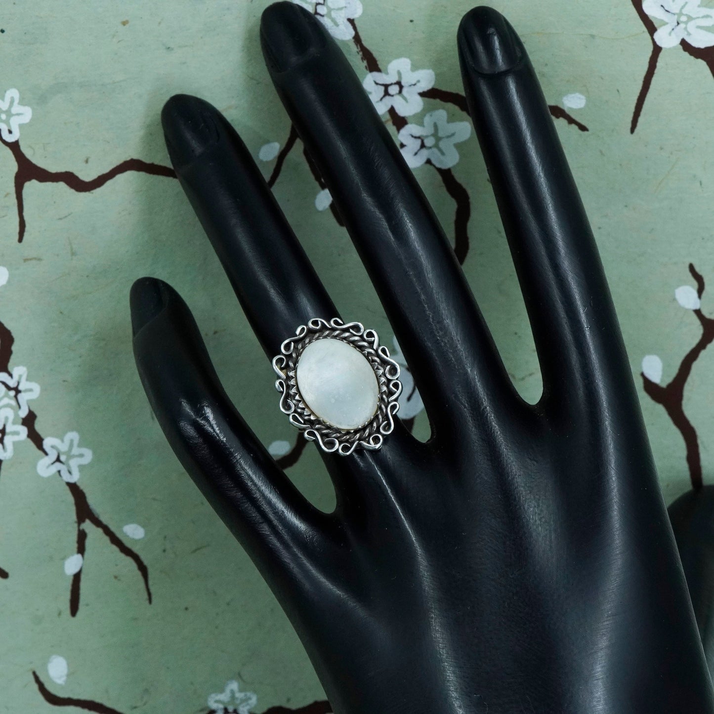 Size 5.75, Native American sterling 925 silver handmade ring mother of pearl