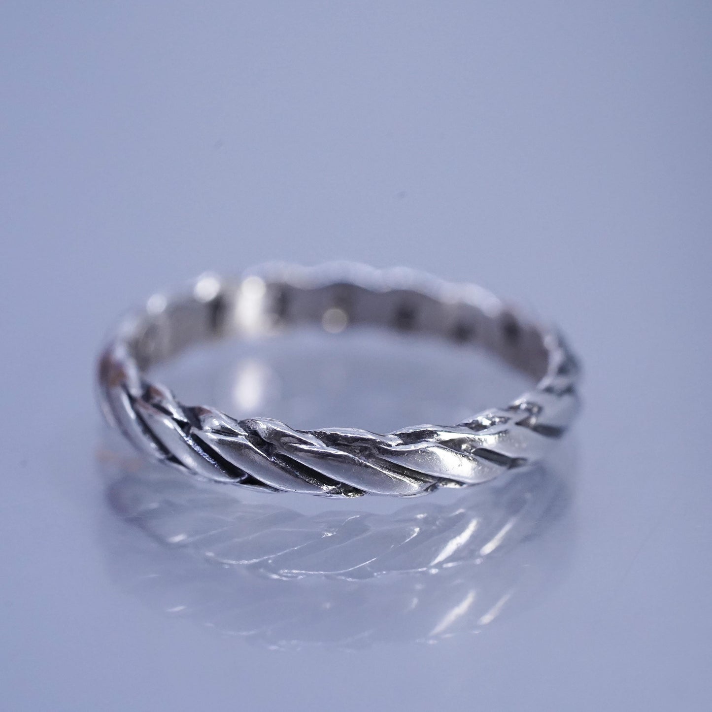 Size 6.75, vintage southwestern Sterling 925 silver statement ring, band cable
