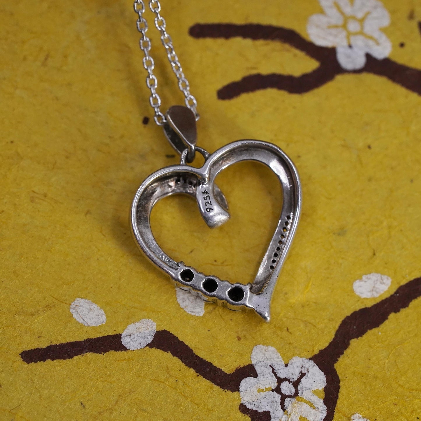 18”, Vintage sterling silver circle necklace 925 genuine diamonds heart pendant