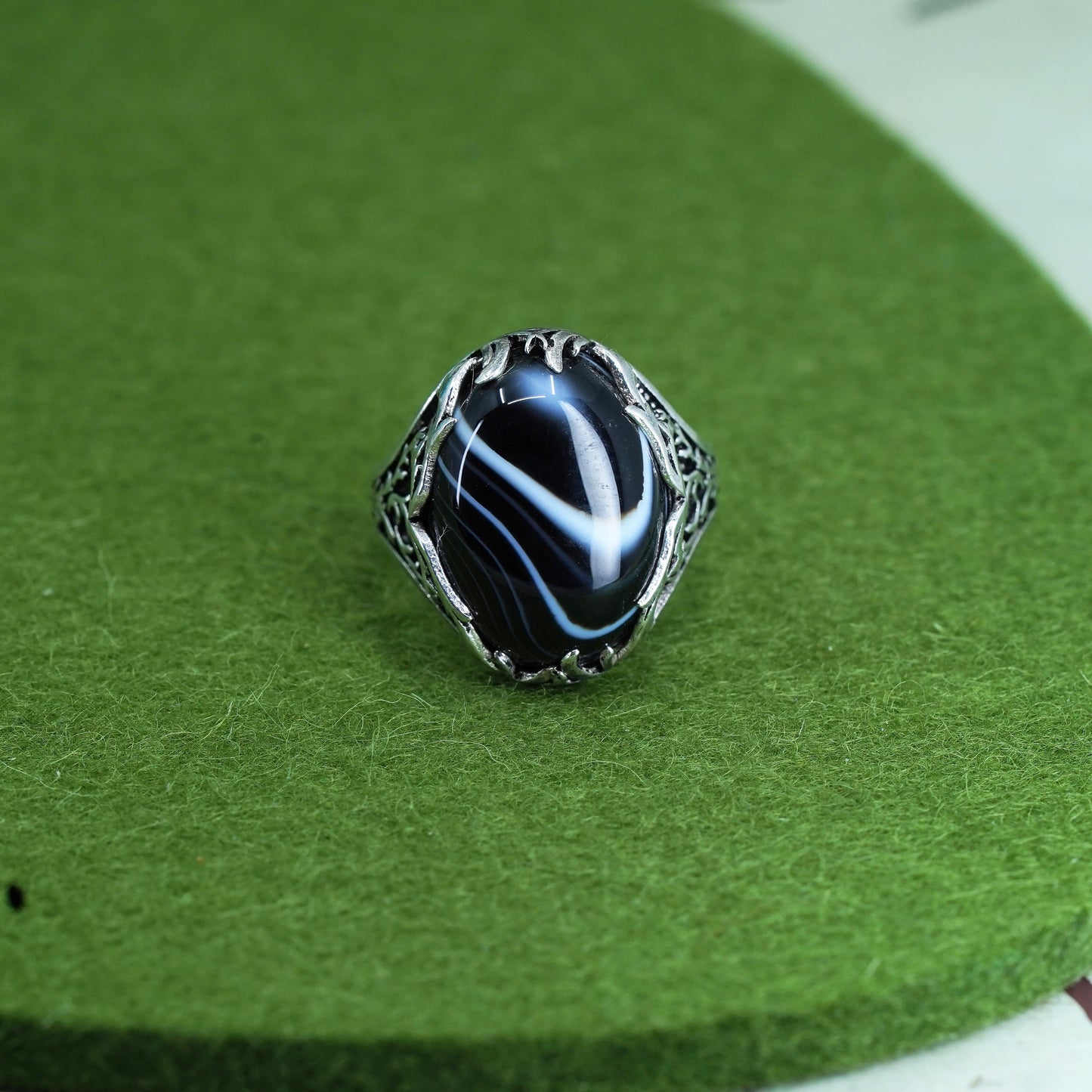 Size 10.5, VTG southwestern Sterling 925 silver handmade ring black white agate