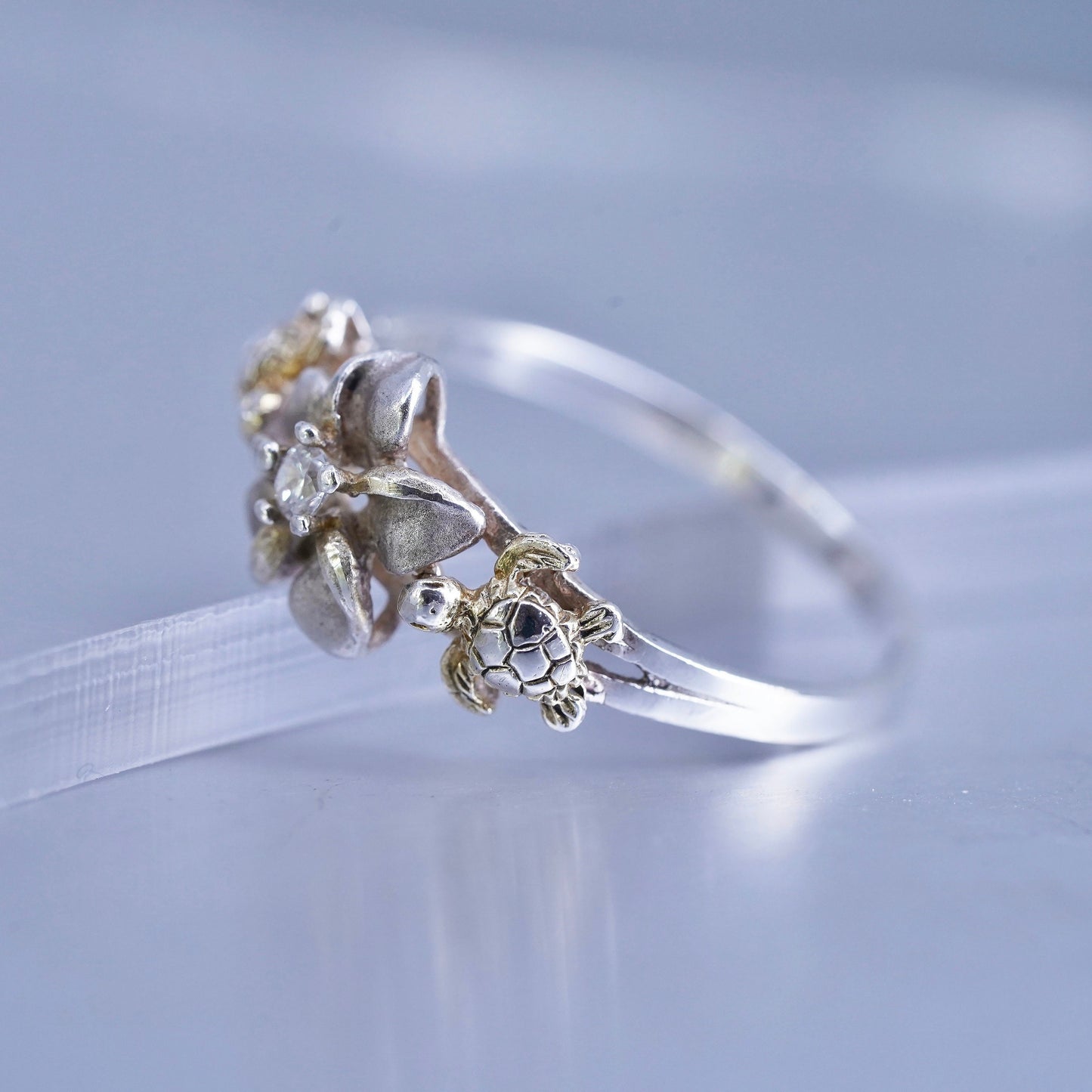Size 9.5, vintage Sterling 925 silver plumeira flower ring with turtles and cz