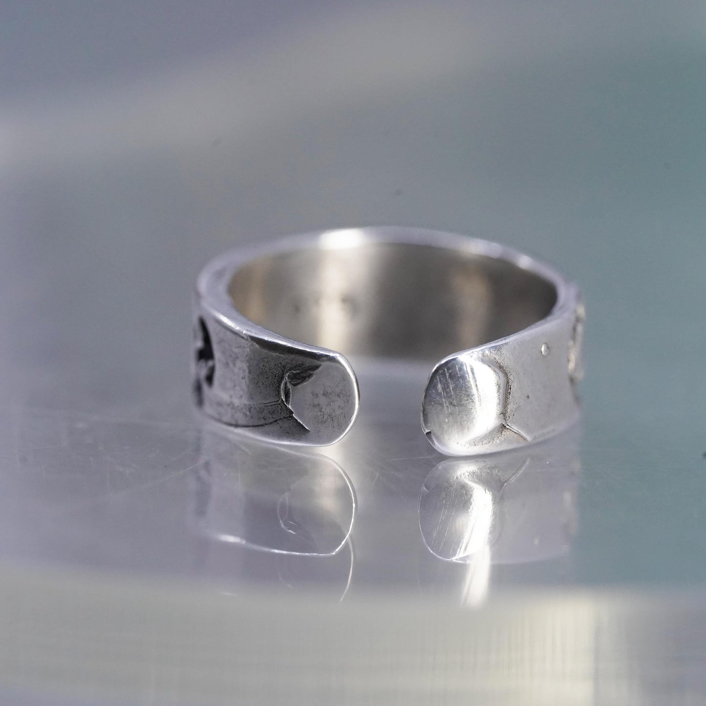 Size 2, vintage southwestern Sterling 925 silver ring, sun star moon open band