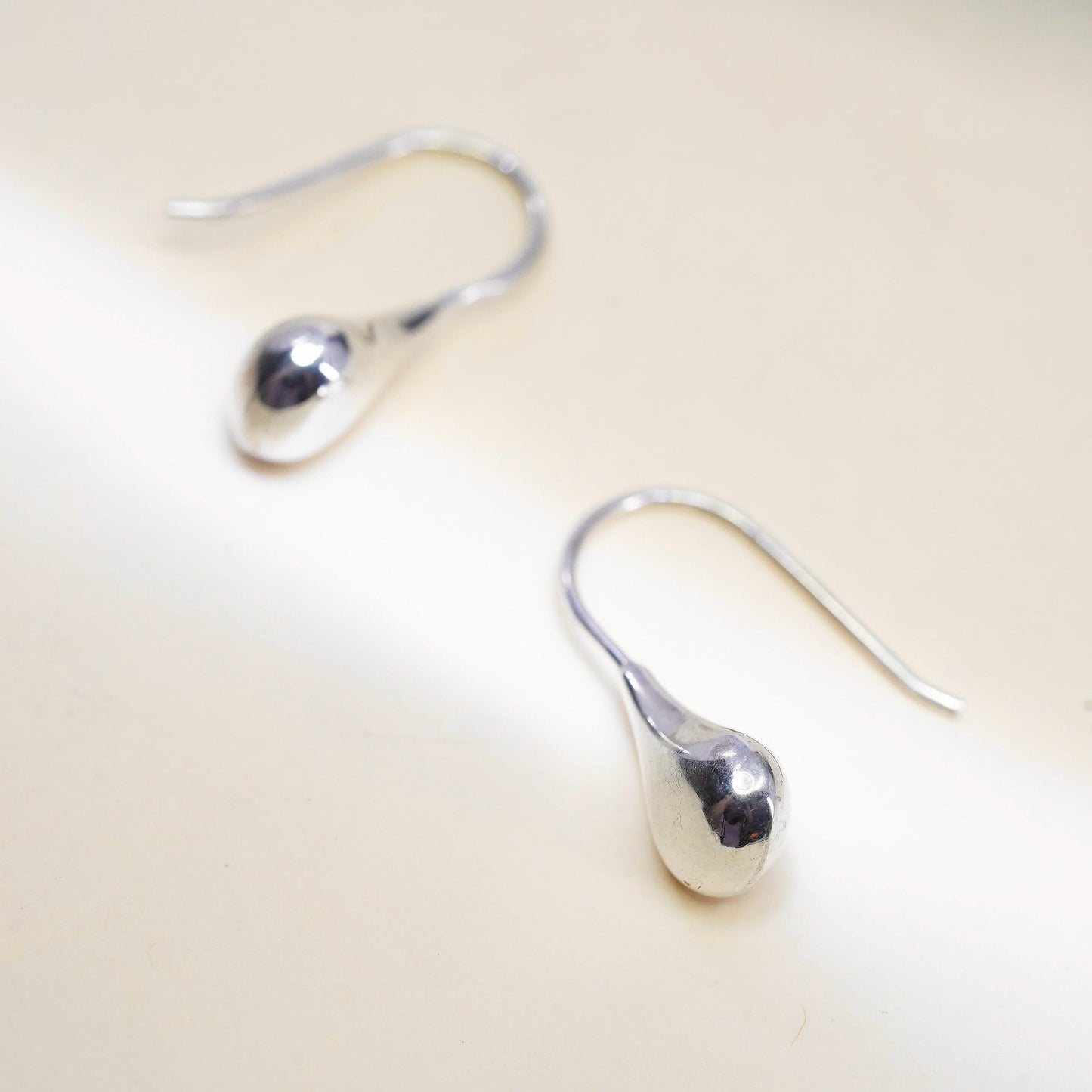 Vintage Silpada W1646 Sterling Silver Small Teardrop Dangle Earring 925