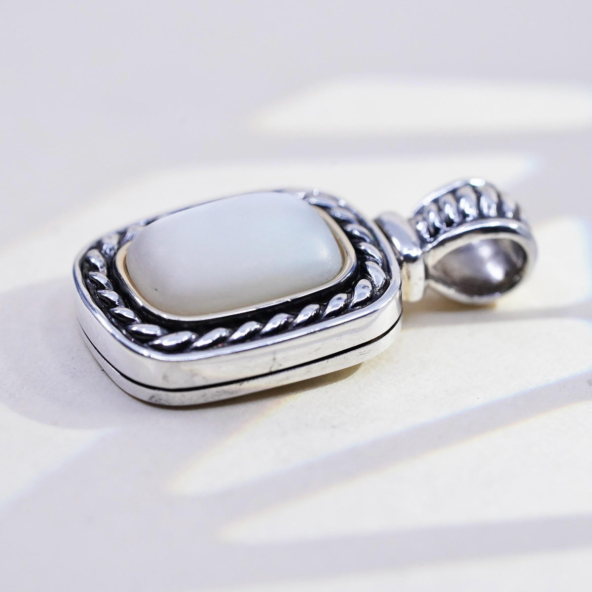 GV Gemvara 14K yellow gold sterling silver 925 pendant mother of pearl cable