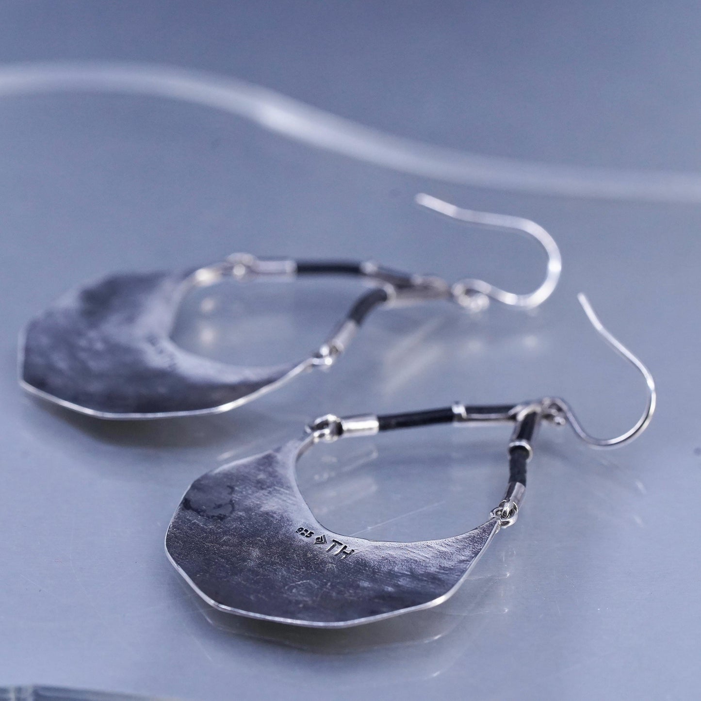 Silpada 925 Sterling Silver Badge Of Beauty Leather Textured Earrings