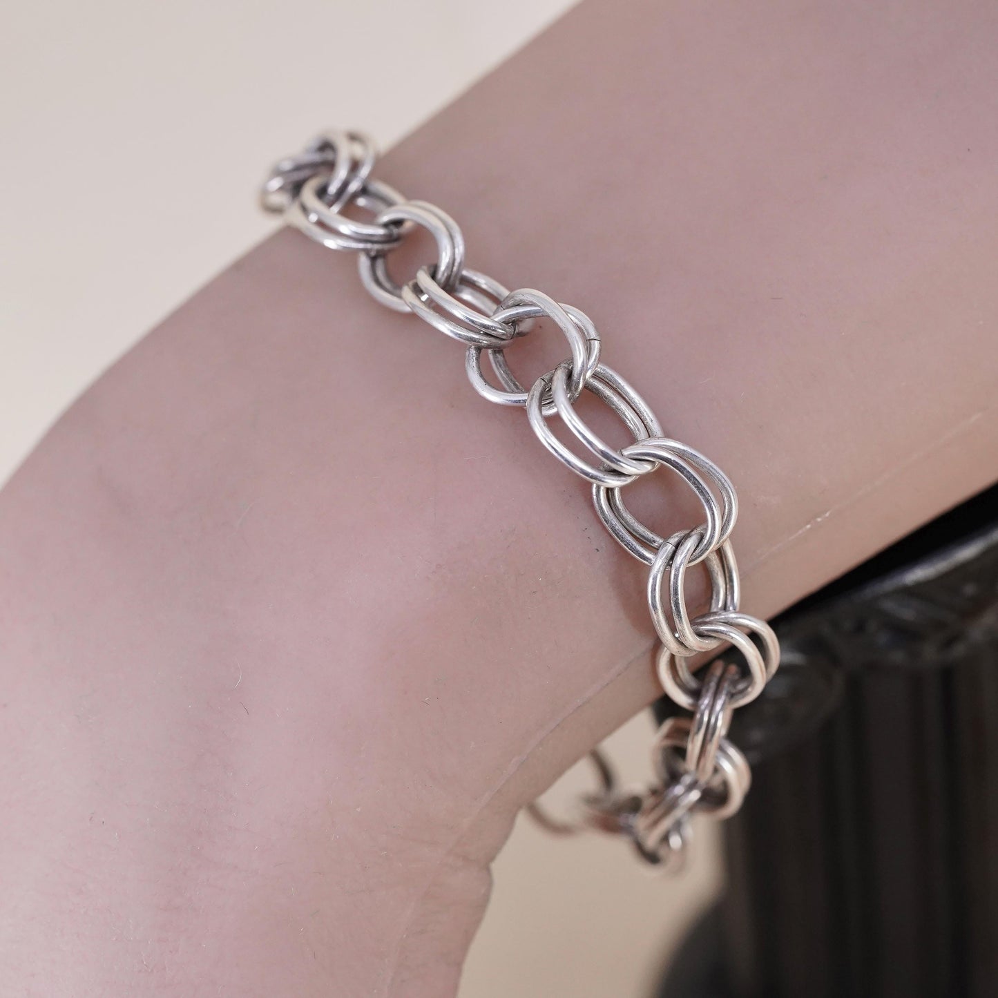 6.75", VTG sterling 925 silver textured circle charm bracelet toggle closure