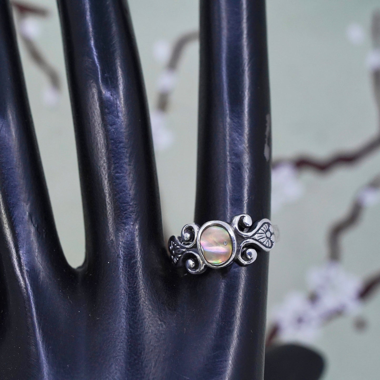 Size 8, Vintage sterling 925 silver handmade ring with oval abalone