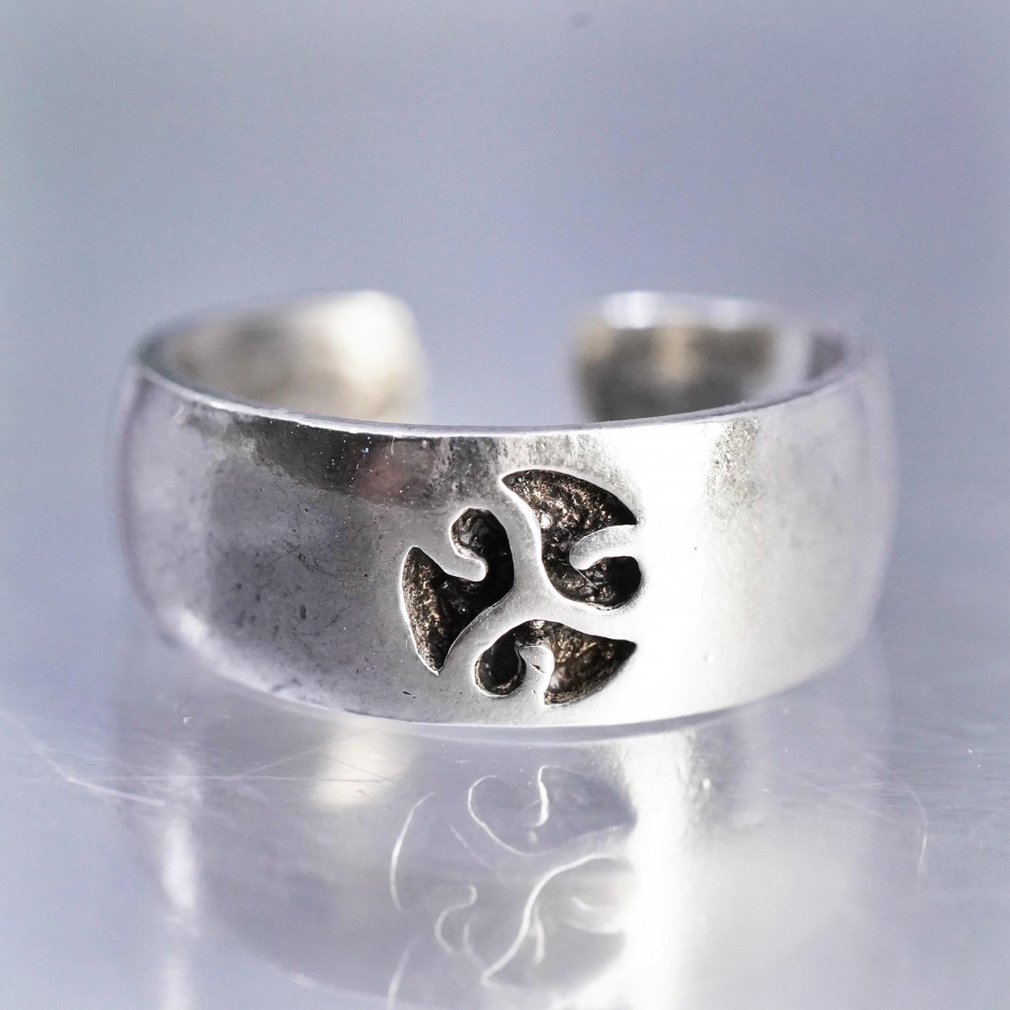 Size 1, vintage southwestern Sterling 925 silver handmade ring, open band