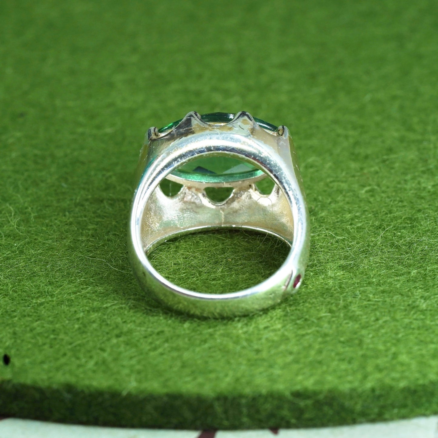 Size 8, vtg designer Elle sterling 925 silver crown ring with prehnite and ruby