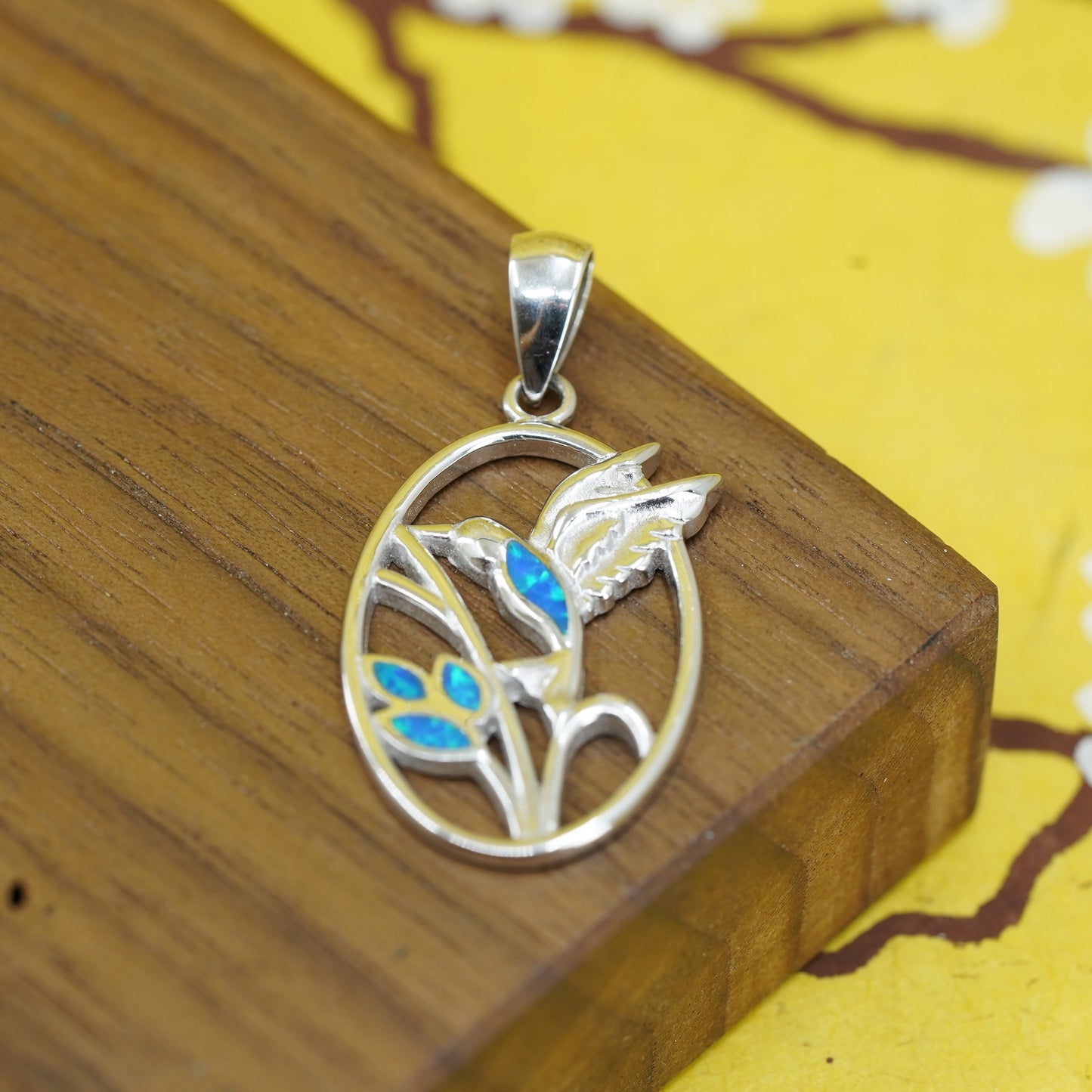Vintage Sterling 925 silver oval hummingbird pendant with fire opal inlay