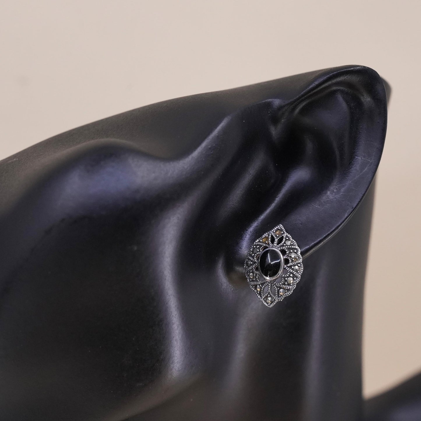 VTG Sterling 925 silver handmade stud with onyx and marcasite, single earring