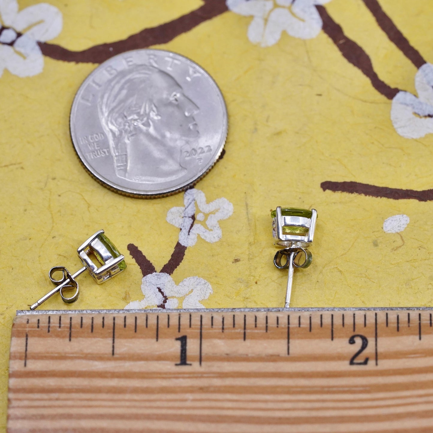 Vintage Sterling 925 silver oval peridot studs earrings