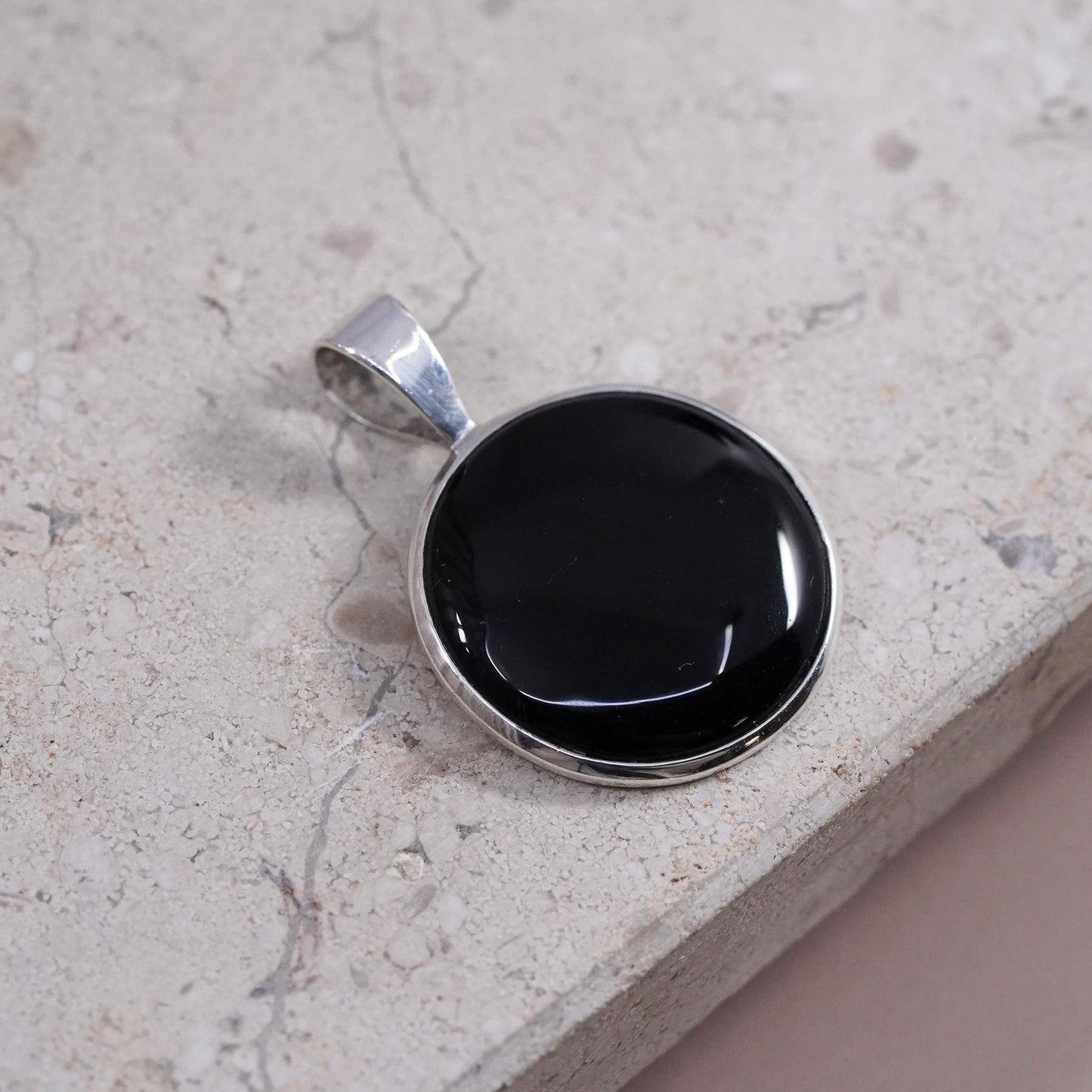 Vintage Sterling 925 silver handmade circle pendant with onyx inlay