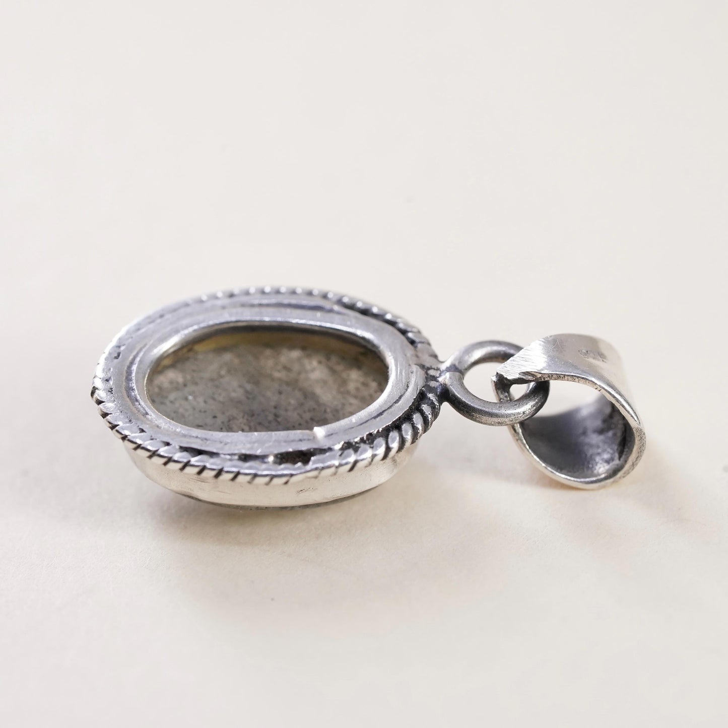 Vintage Sterling 925 silver handmade pendant with oval moonstone