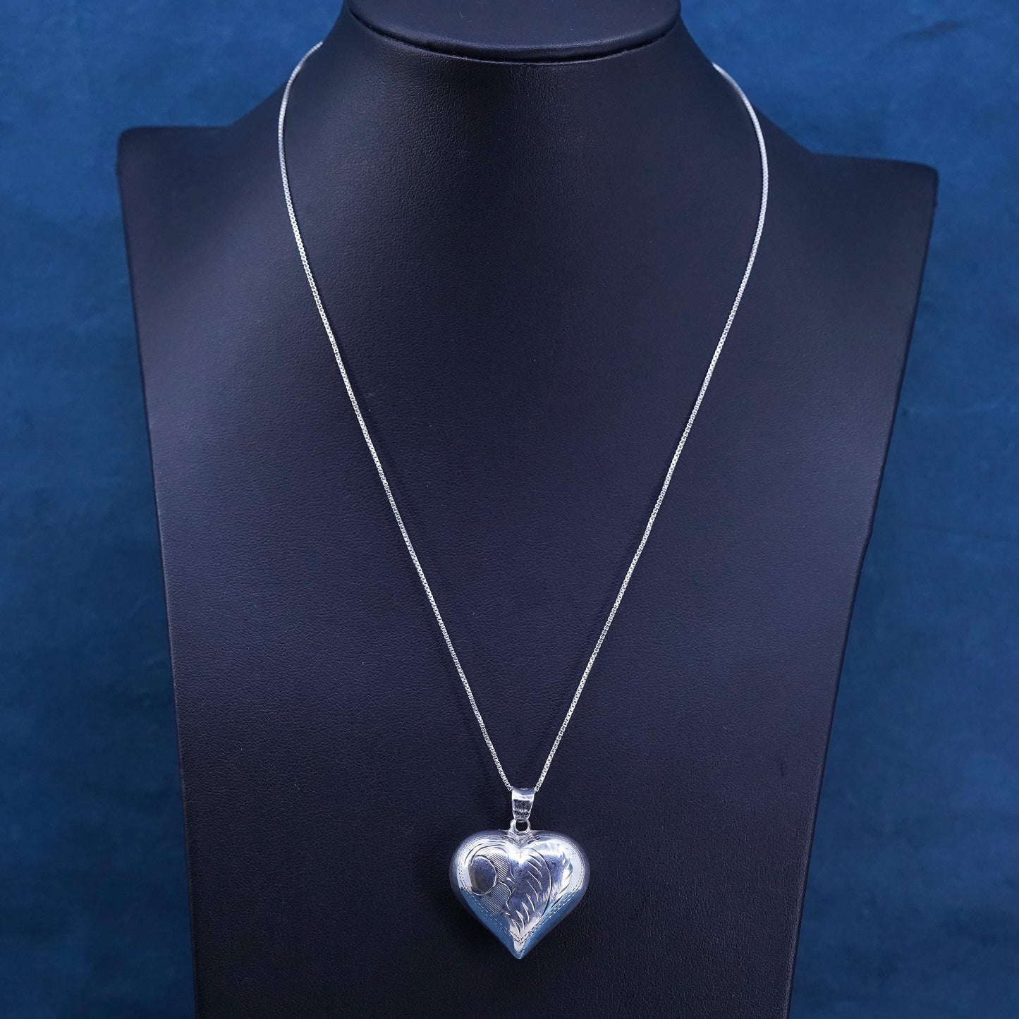 18”, VTG Sterling silver necklace, 925 box chain textured puffy heart pendant