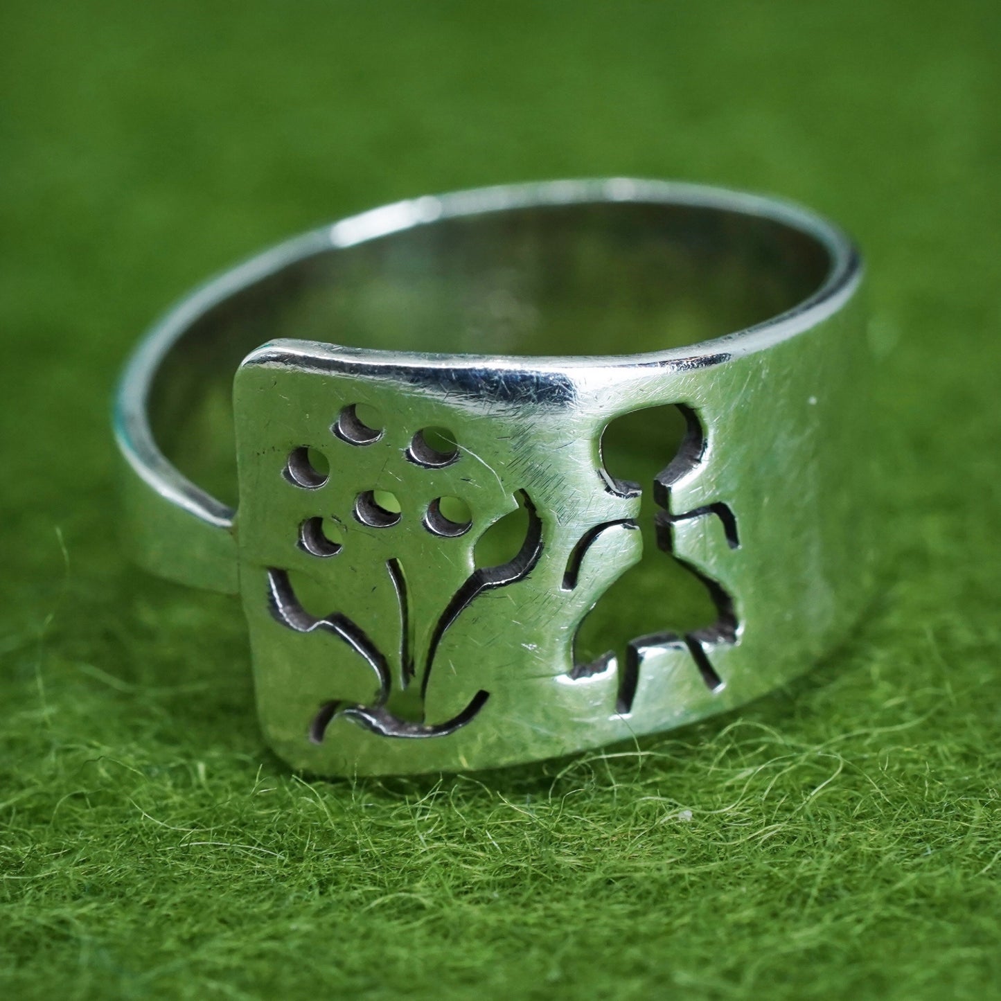 Size 6, sterling silver handmade ring, 800 band with flower and girl cut out