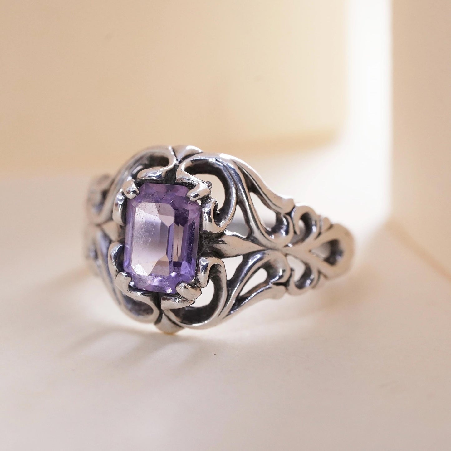 Size 8, Vintage sterling 925 silver handmade cocktail ring w/ amethyst filigree