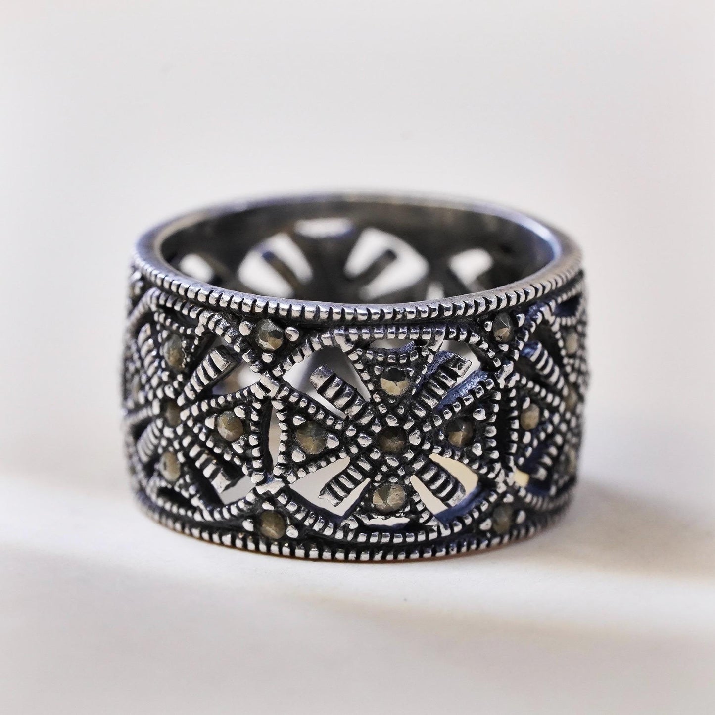 Size 8.5, VTG Sterling silver ring, 925 filigree cross band cluster Marcasite