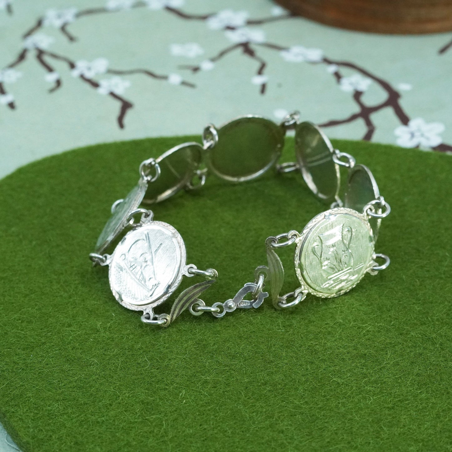 7.75”, Vintage sterling 925 silver bracelet with circle disc engraved landmarks