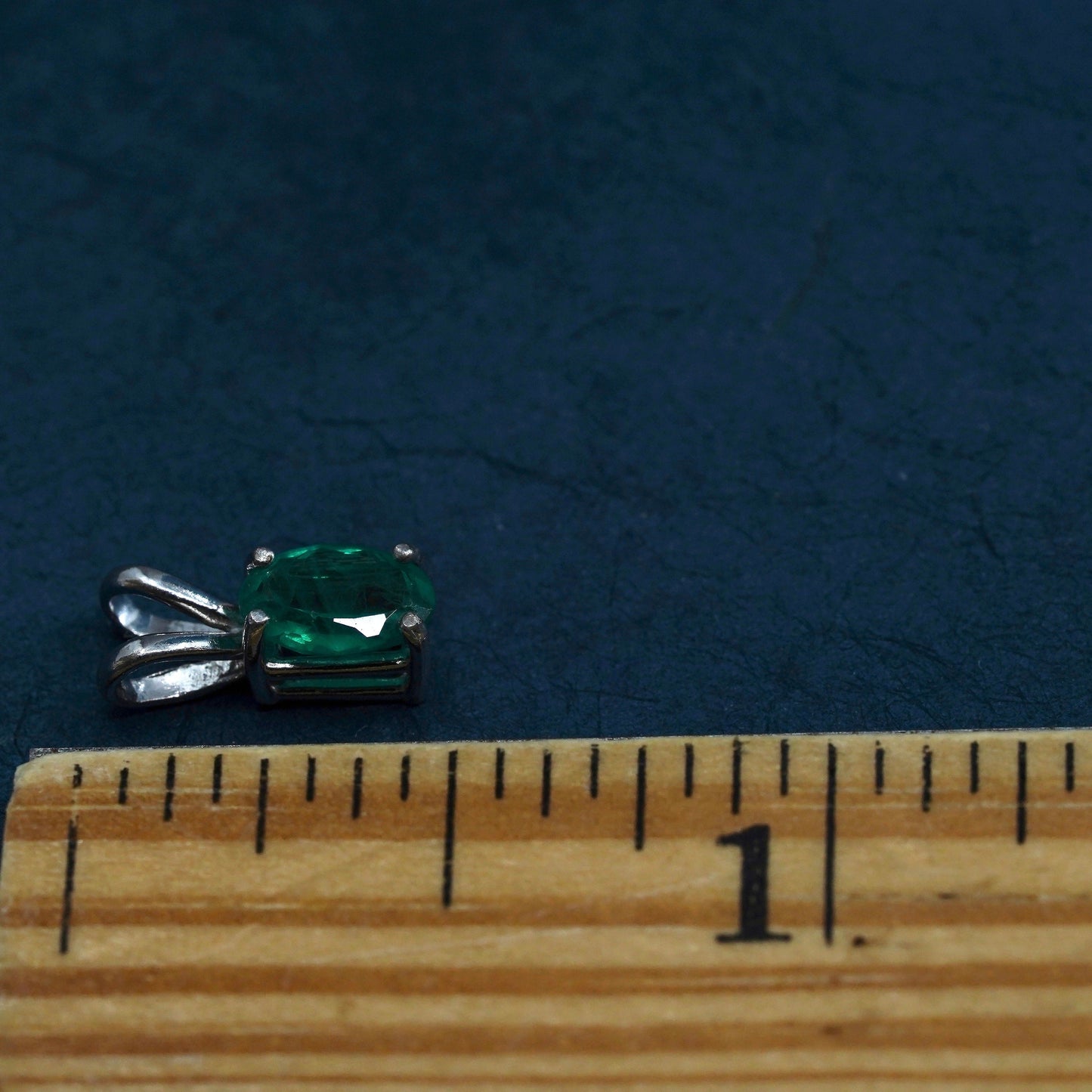 Vintage Sterling 925 silver handmade tiny pendant with emerald