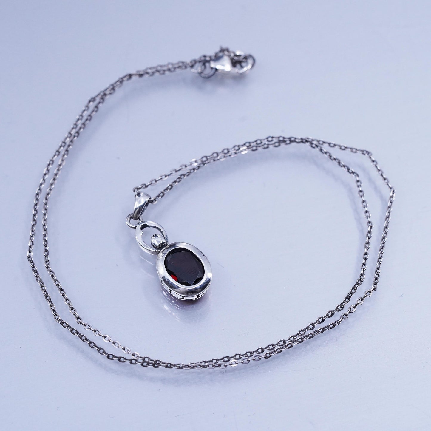 18”, Vintage LUC sterling 925 silver flatten circle necklace oval ruby pendant