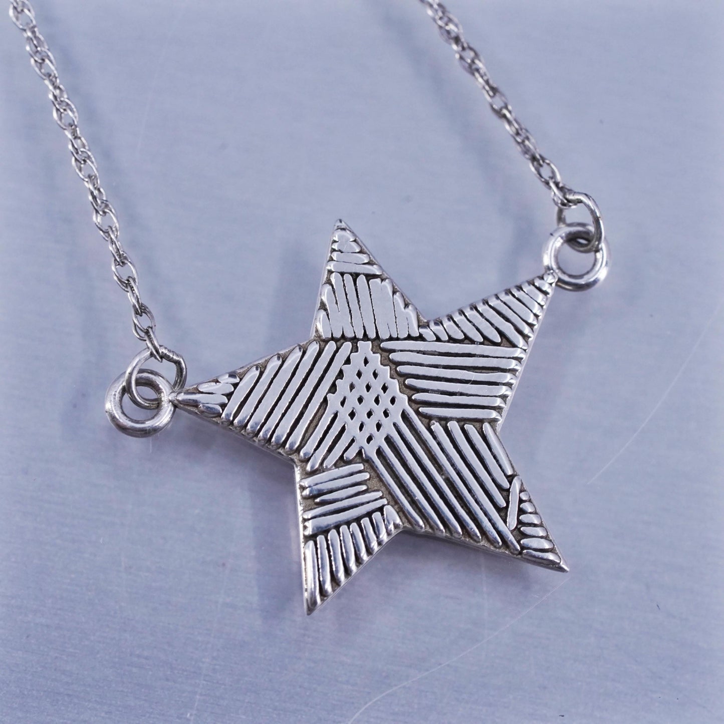 18+2” Borsheims Jewelry, Sterling 925 silver circle chain necklace star pendant