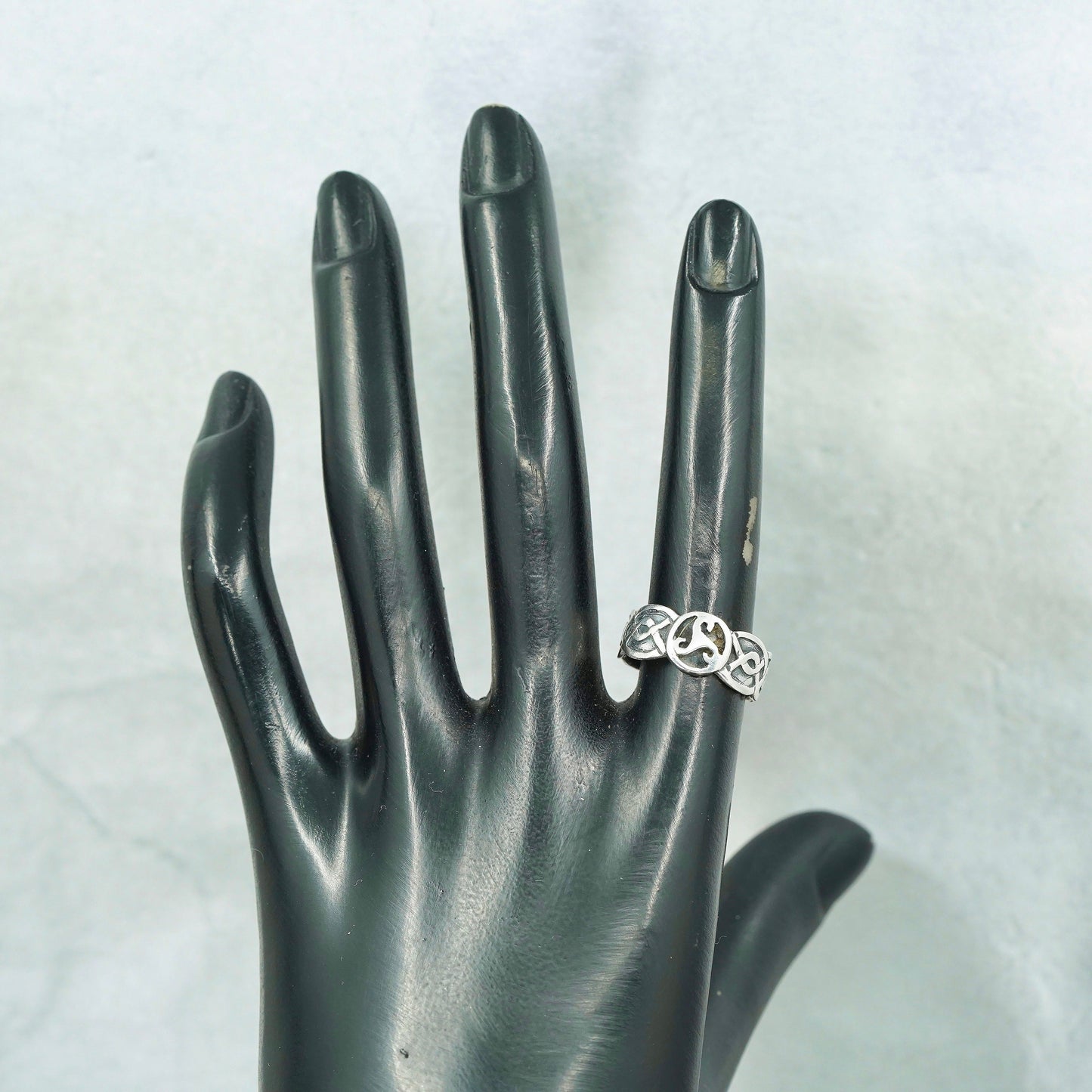 Size 6.75, vintage southwestern Sterling 925 silver ring, modern textured band