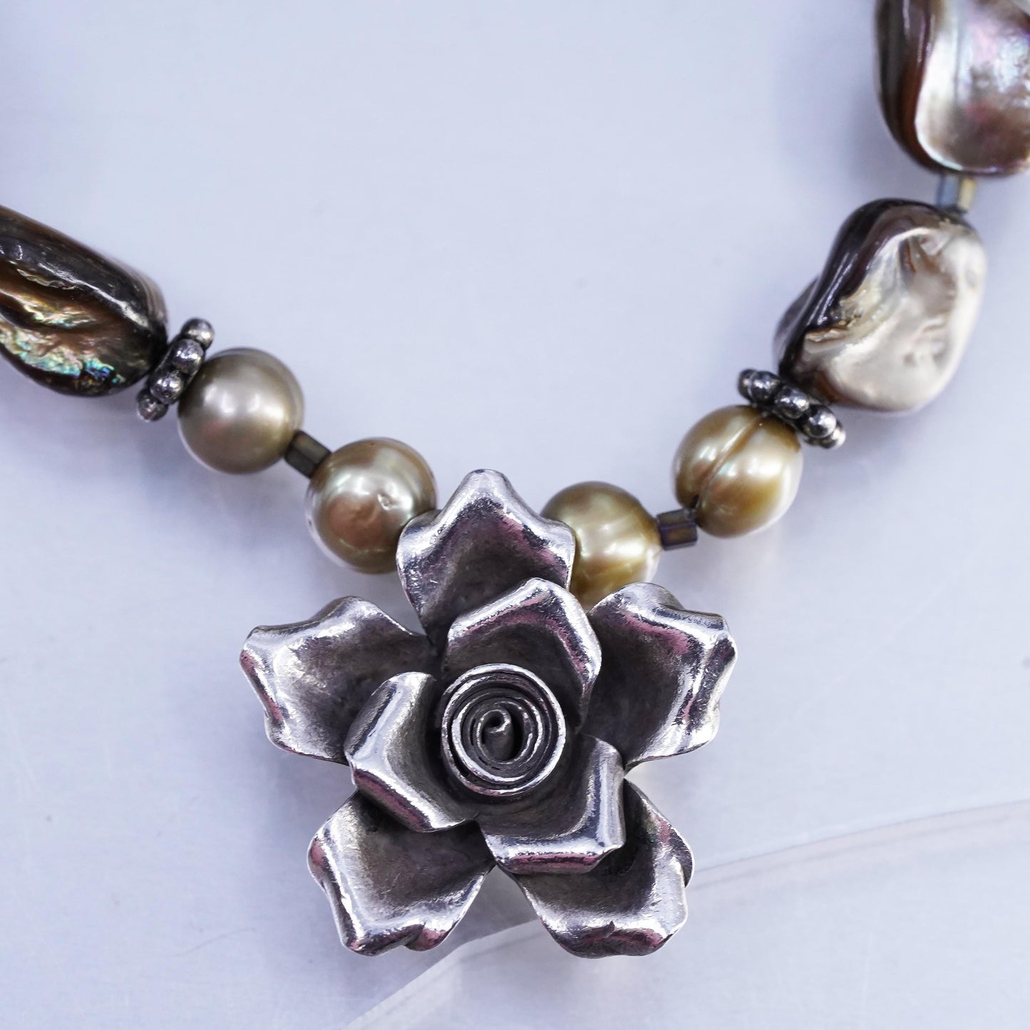 16", 925 Sterling 925 Silver Necklace pearl and abalone beads flower pendant