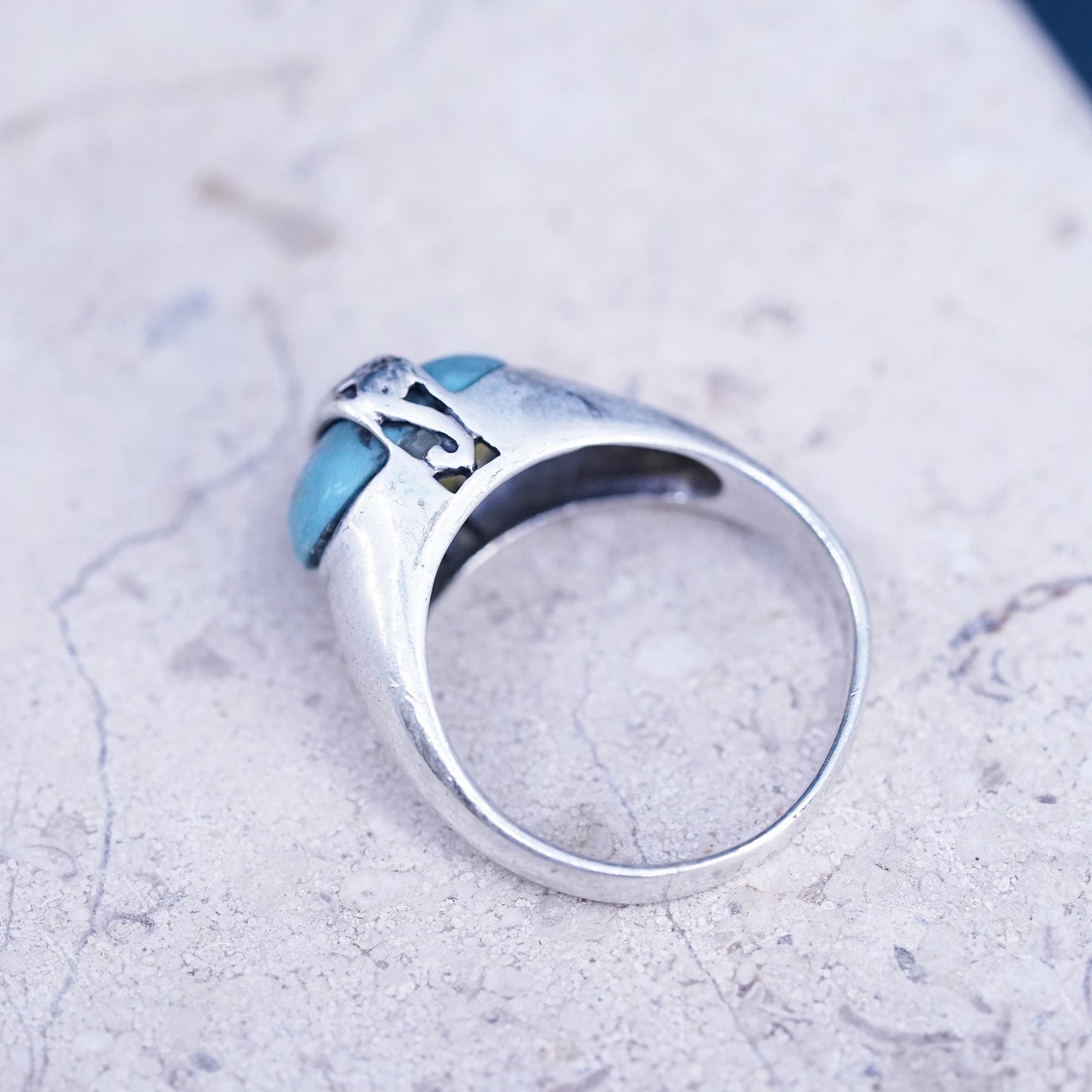 Size 8, vintage Sterling 925 silver handmade ring with turquoise