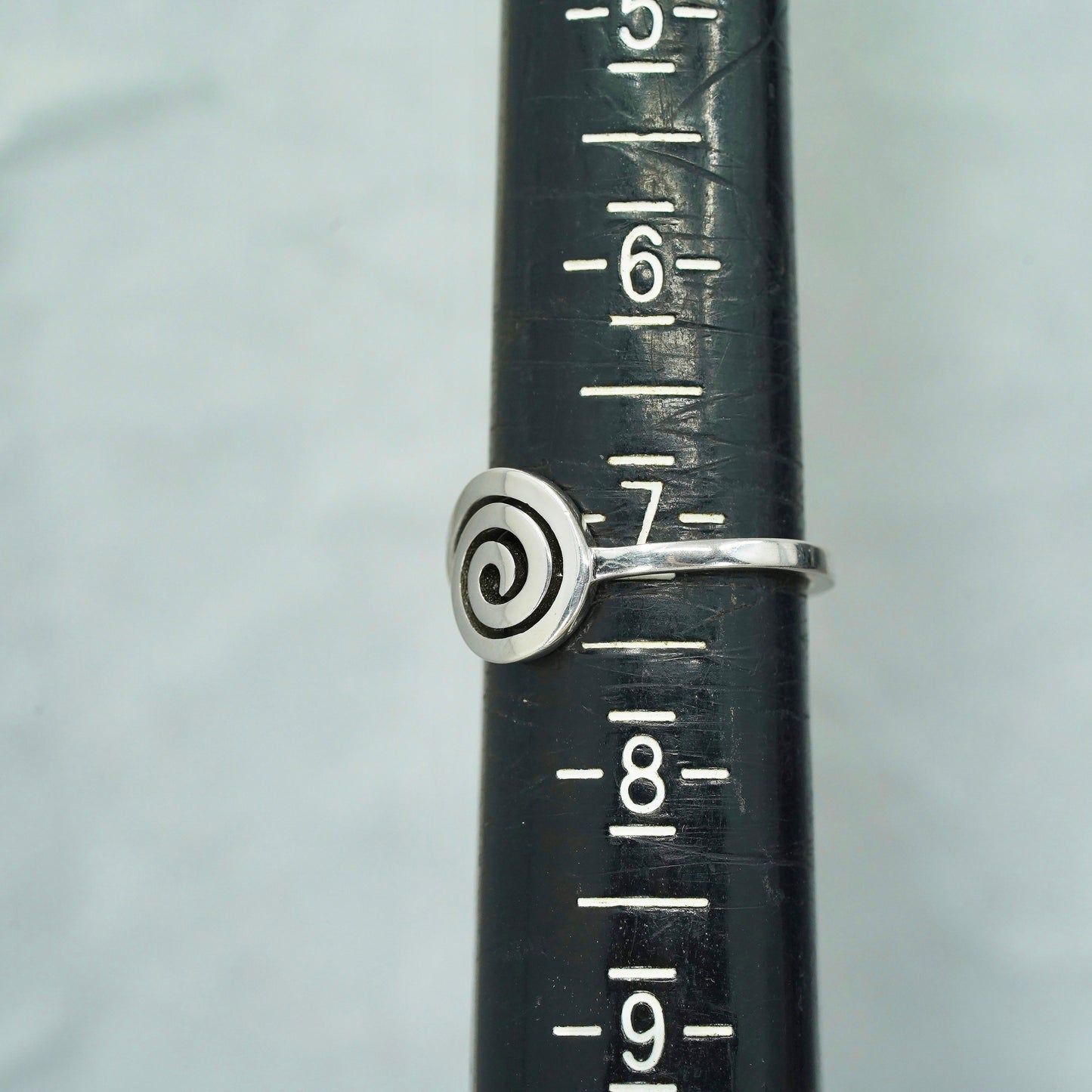 Size 7, vintage Mexican Sterling 925 silver handmade ring, modern sprial band